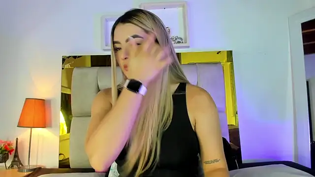 Snapshot of emmy_r chatting on March 2025 12:12:02 PM emmy r online show from March 2025 12:12:02 PM