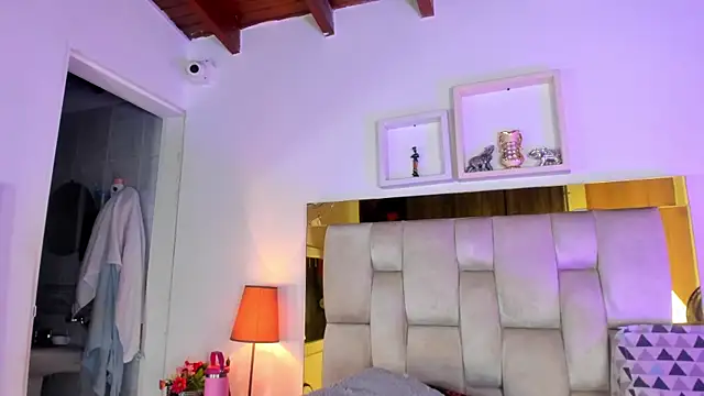 Snapshot of emmy_r chatting on March 2025 03:18:02 PM emmy r online show from March 2025 03:18:02 PM