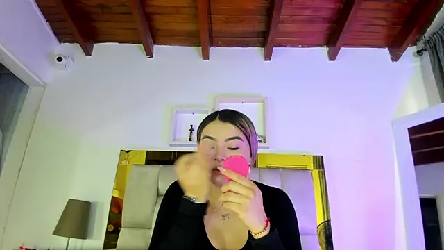 Snapshot of emmy_r chatting on March 2025 12:09:02 PM emmy r online show from March 2025 12:09:02 PM