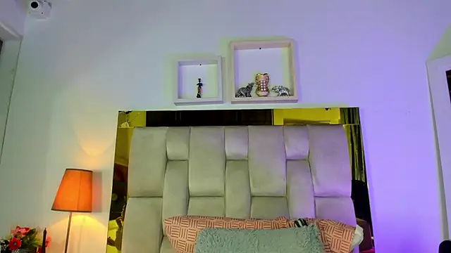 Snapshot of emmy_r chatting on March 2025 12:04:02 PM emmy r online show from March 2025 12:04:02 PM