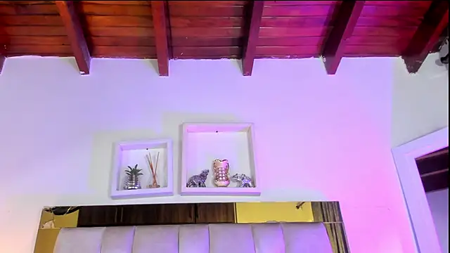 Snapshot of emmy_r chatting on September 2025 12:05:01 PM emmy r online show from September 2025 12:05:01 PM