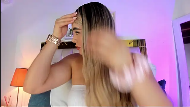 Snapshot of emmy_r chatting on September 2025 12:05:01 PM emmy r online show from September 2025 12:05:01 PM