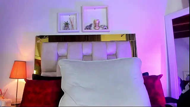 Snapshot of emmy_r chatting on September 2025 12:09:02 PM emmy r online show from September 2025 12:09:02 PM