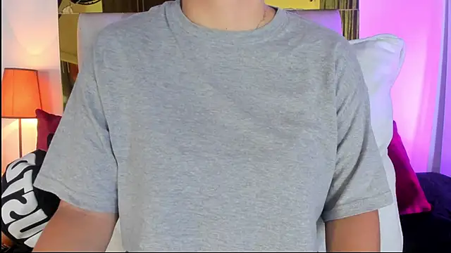 Snapshot of emmy_r chatting on September 2025 12:10:01 PM emmy r online show from September 2025 12:10:01 PM