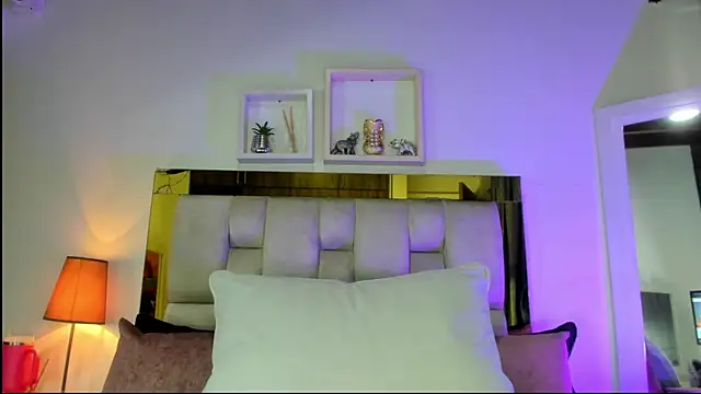 Snapshot of emmy_r chatting on October 2025 12:02:01 PM emmy r online show from October 2025 12:02:01 PM