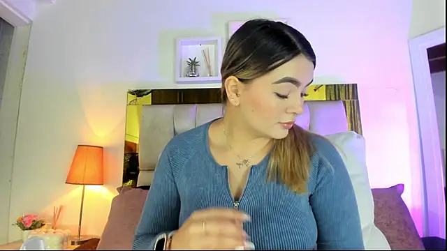 Snapshot of emmy_r chatting on October 2025 12:06:01 PM emmy r online show from October 2025 12:06:01 PM