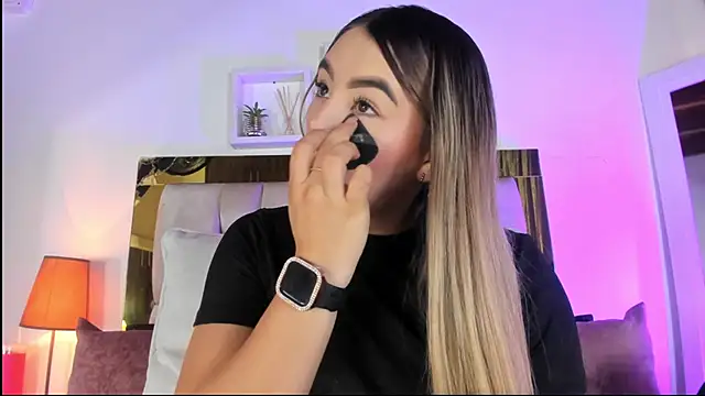 Snapshot of emmy_r chatting on October 2025 12:05:02 PM emmy r online show from October 2025 12:05:02 PM