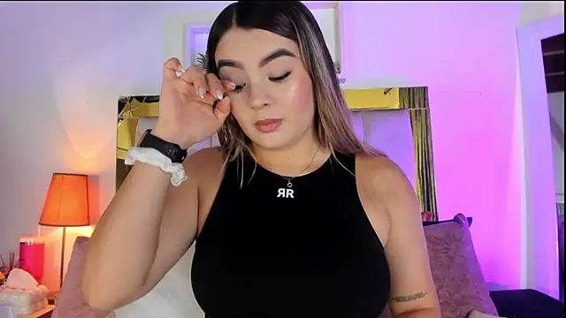 Snapshot of emmy_r chatting on October 2025 12:16:01 PM emmy r online show from October 2025 12:16:01 PM