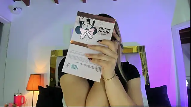 Snapshot of emmy_r chatting on December 2025 12:10:01 PM emmy r online show from December 2025 12:10:01 PM