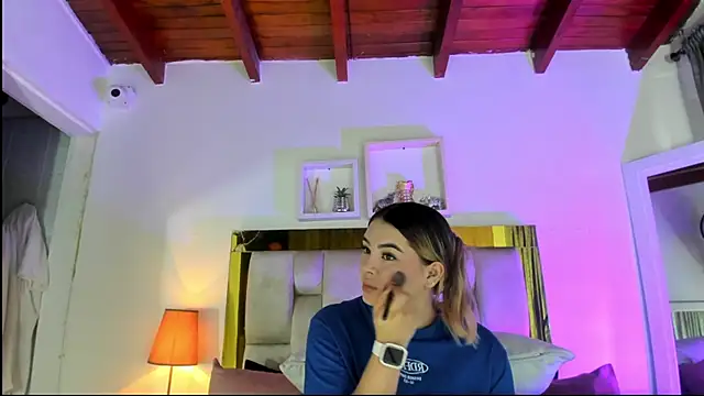 Snapshot of emmy_r chatting on December 2025 12:09:01 PM emmy r online show from December 2025 12:09:01 PM