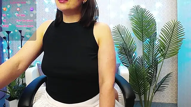 Camelia Lillie online show from November 2025 03:17:01 AM