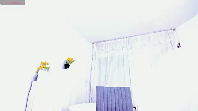 Snapshot of RoxannaBlanche chatting on February 2025 12:34:02 PM RoxannaBlanche online show from February 2025 12:34:02 PM