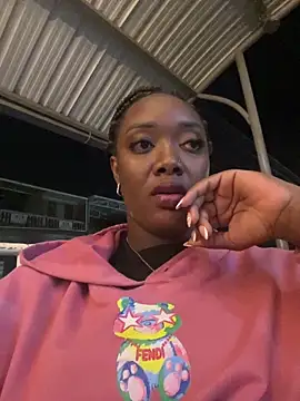 Snapshot of RoxannaBlanche chatting on September 2025 01:07:01 AM RoxannaBlanche online show from September 2025 01:07:01 AM