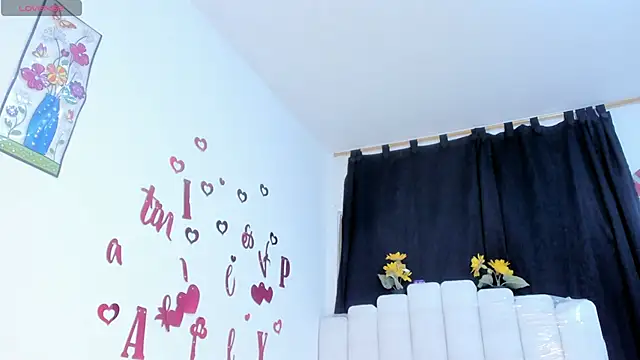 Snapshot of RoxannaBlanche chatting on April 2026 11:12:01 AM RoxannaBlanche online show from April 2026 11:12:01 AM