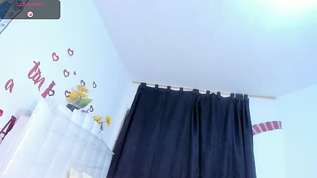 Snapshot of RoxannaBlanche chatting on May 2026 11:16:01 AM RoxannaBlanche online show from May 2026 11:16:01 AM