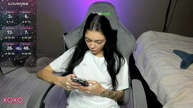 Mariella Adamss online show from December 2025 01:09:01 PM