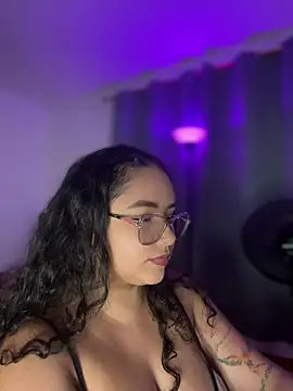 Snapshot of CurlyGirl_1 chatting on April 2026 10:59:01 PM CurlyGirl 1 online show from April 2026 10:59:01 PM