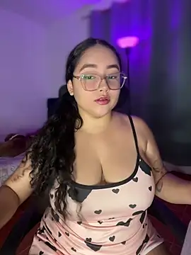 Snapshot of CurlyGirl_1 chatting on April 2026 11:30:02 PM CurlyGirl 1 online show from April 2026 11:30:02 PM