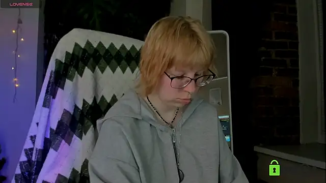 Snapshot of Melissa_Wells chatting on April 2026 08:20:02 PM Melissa Wells online show from April 2026 08:20:02 PM