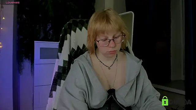 Snapshot of Melissa_Wells chatting on April 2026 09:39:33 PM Melissa Wells online show from April 2026 09:39:33 PM