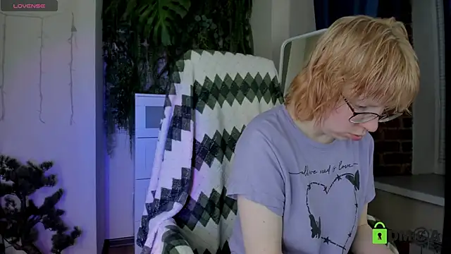 Snapshot of Melissa_Wells chatting on April 2026 09:18:02 PM Melissa Wells online show from April 2026 09:18:02 PM