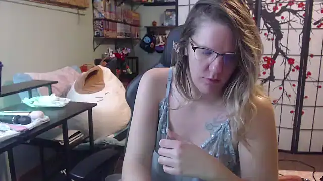 Sarahtineke online show from February 2026 01:21:02 PM