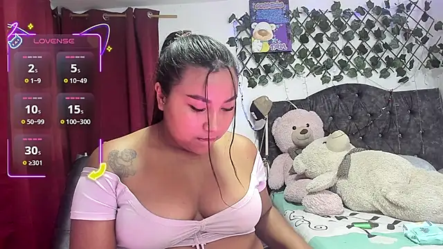 Snapshot of PaulinaSwan chatting on October 2025 04:00:02 AM PaulinaSwan online show from October 2025 04:00:02 AM