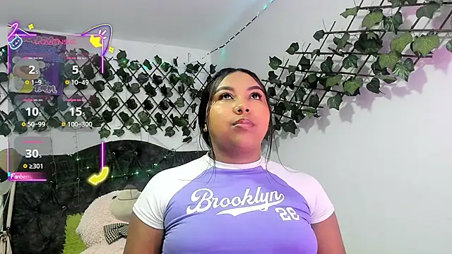 Snapshot of PaulinaSwan chatting on October 2025 03:29:02 AM PaulinaSwan online show from October 2025 03:29:02 AM