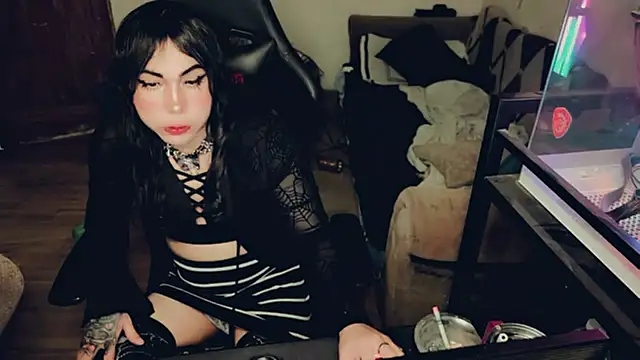evelyntvsexy online show from July 2026 12:53:02 PM