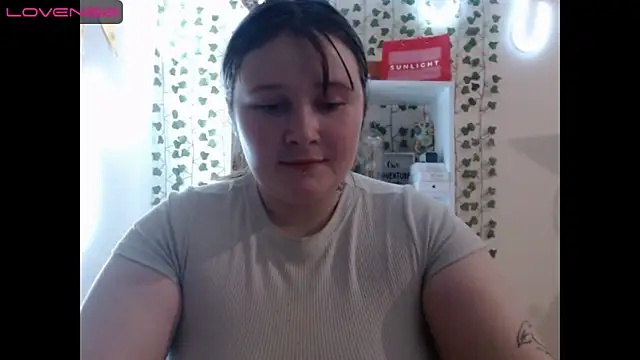 Snapshot of Light_Luna chatting on January 2025 01:58:02 PM Light Luna online show from January 2025 01:58:02 PM