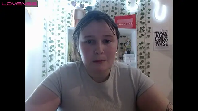 Snapshot of Light_Luna chatting on January 2025 11:42:02 AM Light Luna online show from January 2025 11:42:02 AM