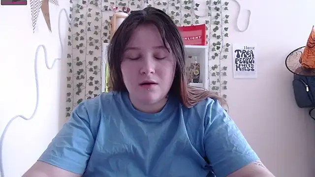 Snapshot of Light_Luna chatting on January 2025 05:32:01 AM Light Luna online show from January 2025 05:32:01 AM