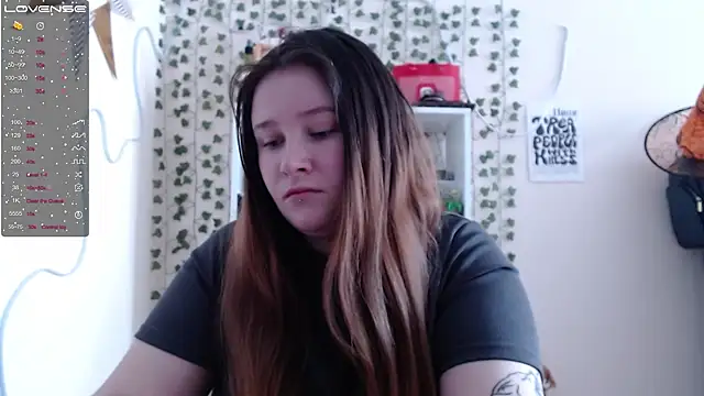 Snapshot of Light_Luna chatting on January 2025 04:36:01 AM Light Luna online show from January 2025 04:36:01 AM