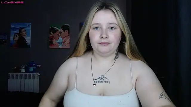 Snapshot of Light_Luna chatting on September 2025 07:02:01 AM Light Luna online show from September 2025 07:02:01 AM