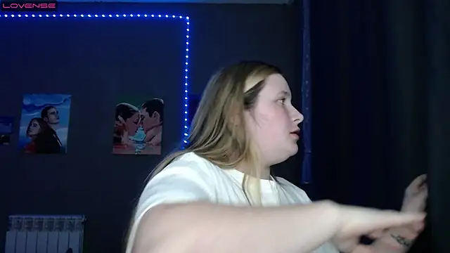 Snapshot of Light_Luna chatting on October 2025 01:42:02 PM Light Luna online show from October 2025 01:42:02 PM