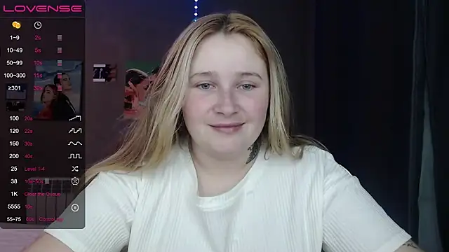 Snapshot of Light_Luna chatting on November 2025 02:08:02 PM Light Luna online show from November 2025 02:08:02 PM