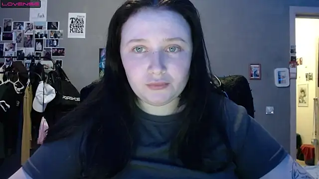 Snapshot of Light_Luna chatting on April 2026 03:27:02 PM Light Luna online show from April 2026 03:27:02 PM