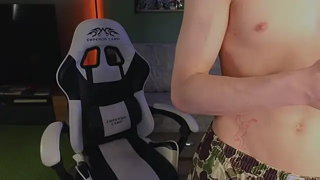 TeddyLiLboy online show from December 2025 04:56:01 PM