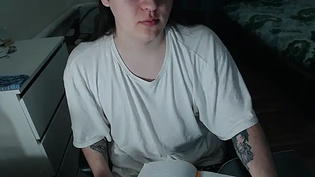 EvaMiron online show from November 2025 10:36:02 AM