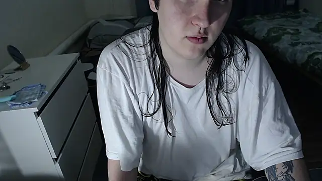 EvaMiron online show from December 2025 06:16:01 PM