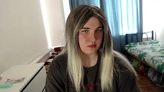 EvaMiron online show from April 2026 01:03:02 PM