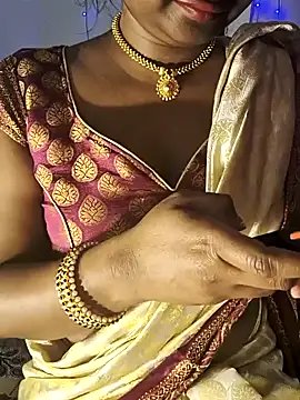 Snapshot of FANTASY_QUEEN_07 chatting on March 2025 10:35:02 AM FANTASY QUEEN 07 online show from March 2025 10:35:02 AM