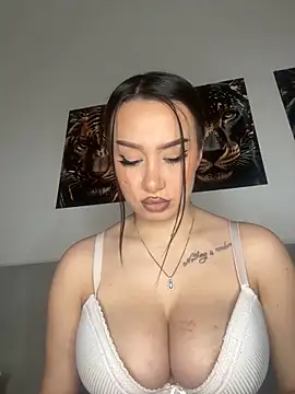 Snapshot of deliaroyal chatting on February 2025 11:44:02 AM deliaroyal online show from February 2025 11:44:02 AM