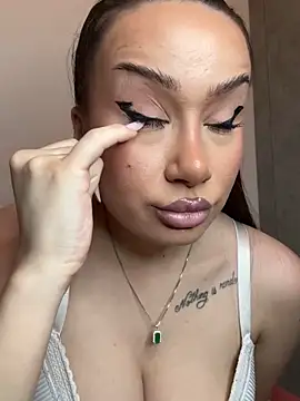 Snapshot of deliaroyal chatting on March 2025 04:21:01 PM deliaroyal online show from March 2025 04:21:01 PM