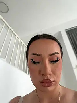 Snapshot of deliaroyal chatting on March 2025 01:14:02 PM deliaroyal online show from March 2025 01:14:02 PM