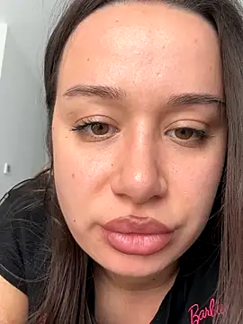 Snapshot of deliaroyal chatting on September 2025 01:35:01 PM deliaroyal online show from September 2025 01:35:01 PM