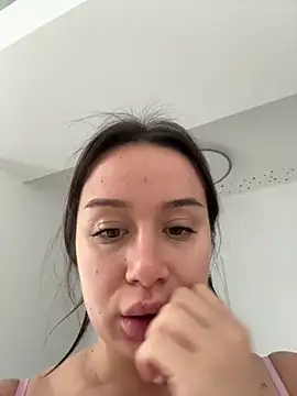 Snapshot of deliaroyal chatting on September 2025 11:03:01 AM deliaroyal online show from September 2025 11:03:01 AM