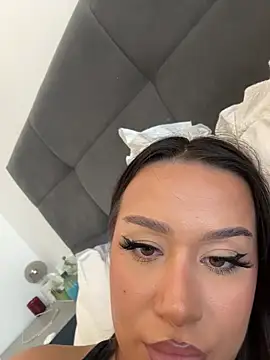 Snapshot of deliaroyal chatting on October 2025 12:28:02 PM deliaroyal online show from October 2025 12:28:02 PM