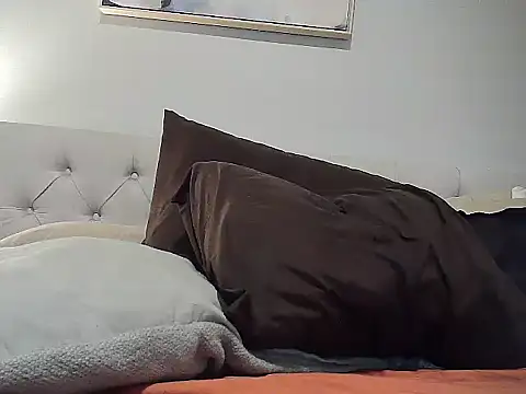 Snapshot of CaramelDipper chatting on February 2025 02:04:02 PM CaramelDipper online show from February 2025 02:04:02 PM