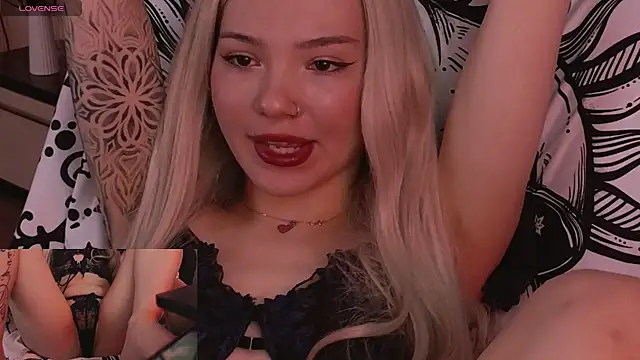 Snapshot of SandraBoyl chatting on April 2026 02:42:02 AM SandraBoyl online show from April 2026 02:42:02 AM